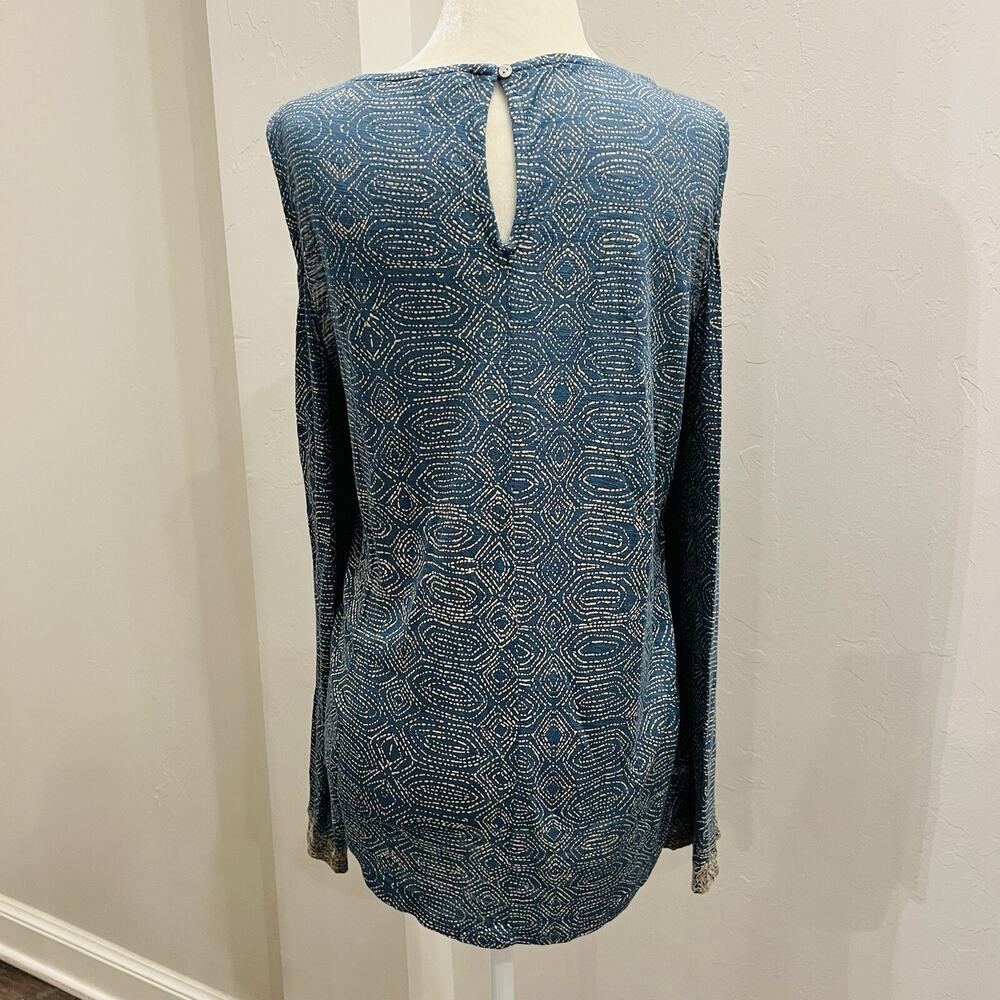 Lucky Brand Cold Shoulder Top, Blue with Brown/Gold Paisley Stitching Size L - Picture 4 of 6